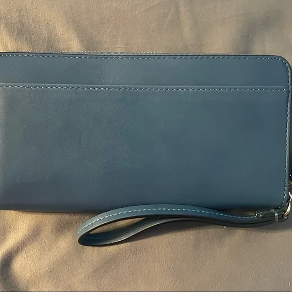 Blue Coach wristlet wallet. In new condition. - Picture 2 of 9